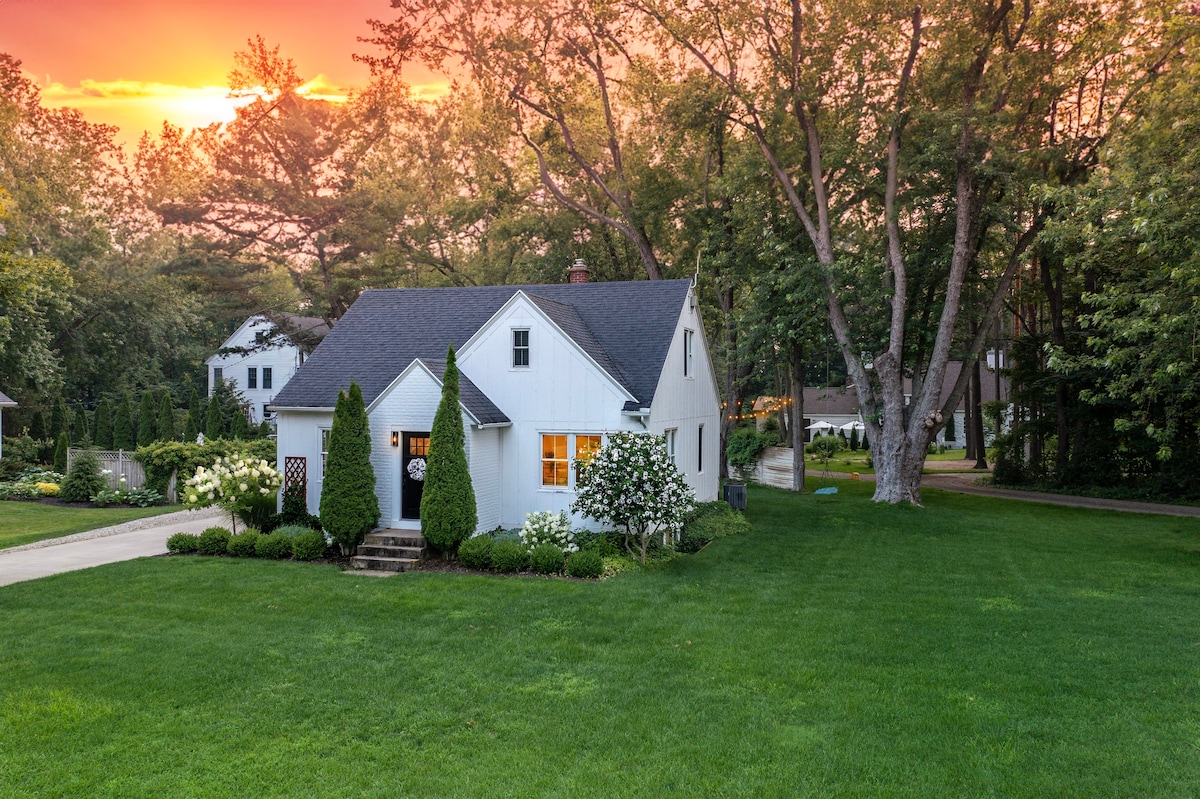 Spacious Lake House with Hot Tub and Home Theater!