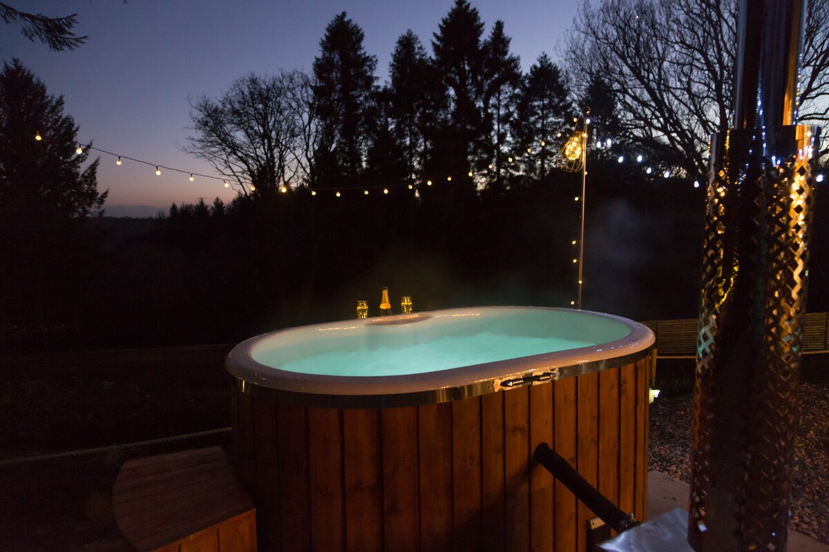 带热水浴缸的浪漫豪华小木屋
