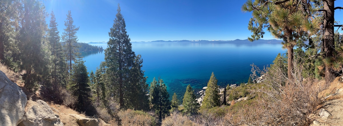 位于美丽的南太浩湖湖（ Lake Tahoe ）湖滨单间公寓！