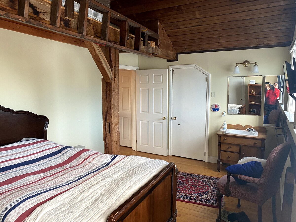 Sunny Double Bedroom Suite in Historic Old Mill