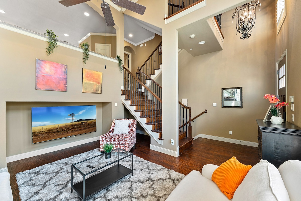 Opulent 3BR Townhome |The Shops At Legacy|