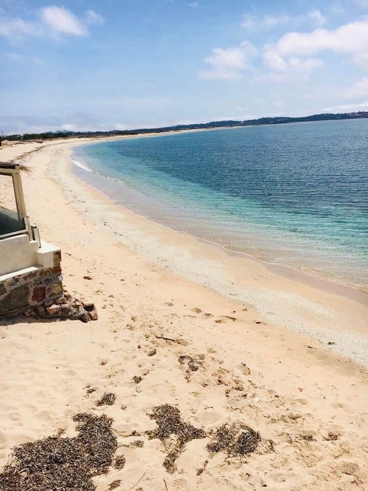 小茧和明亮的农舍，距离海滩600米