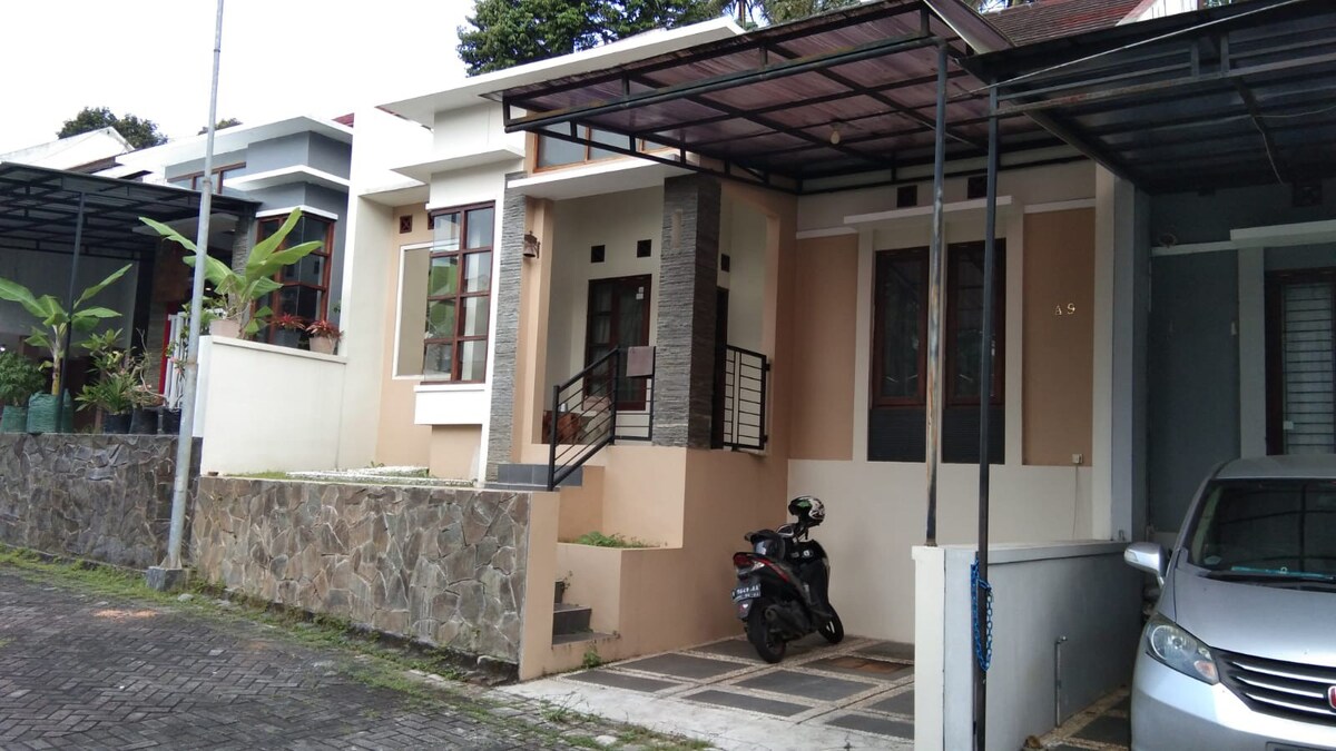 Rumah Rindu: Cozy Residential Home with 2 Bedrooms