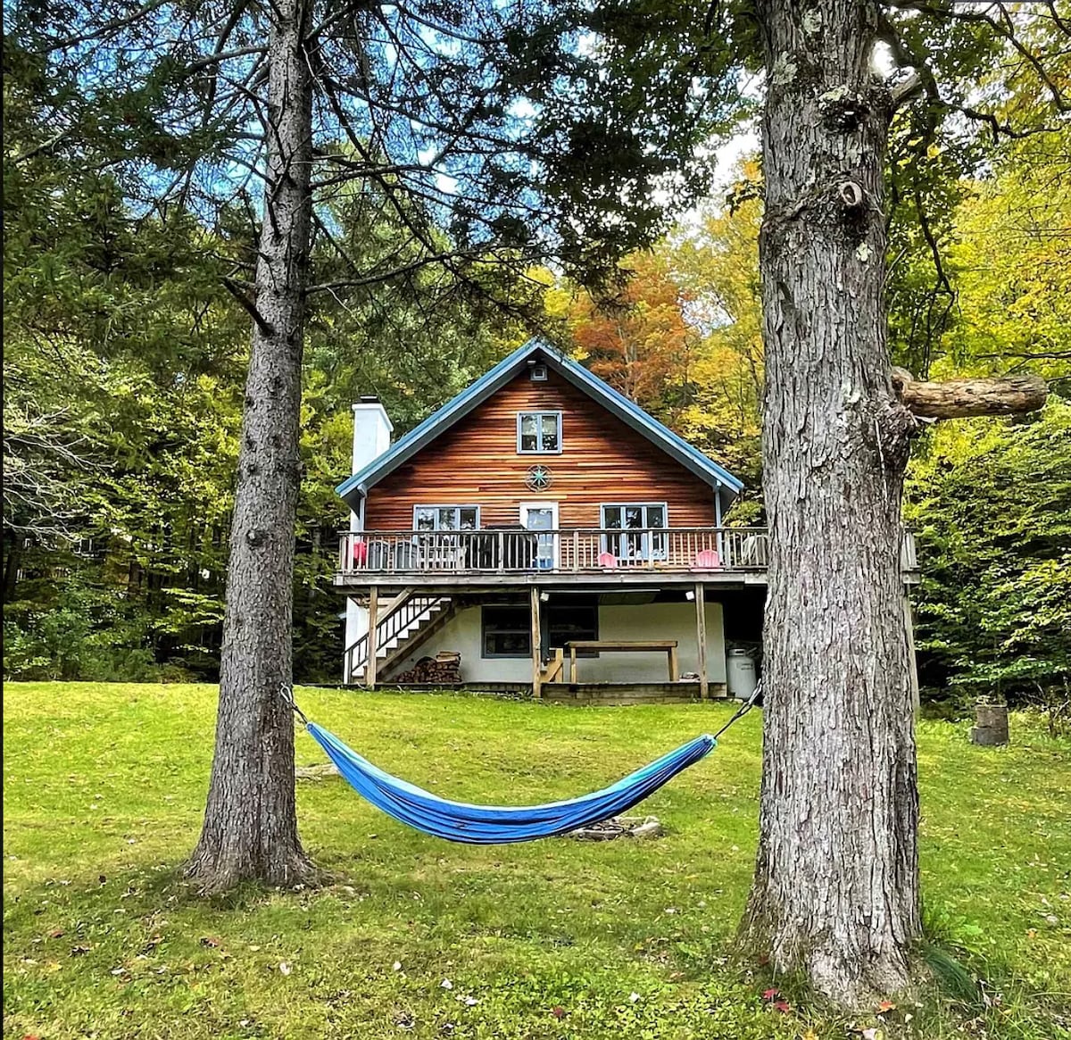 Beautiful Large Ski House Minutes to Mount Snow