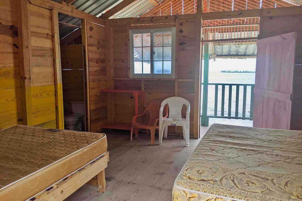 San Blas Oceanfront Cabin (minimum 2 Guests)