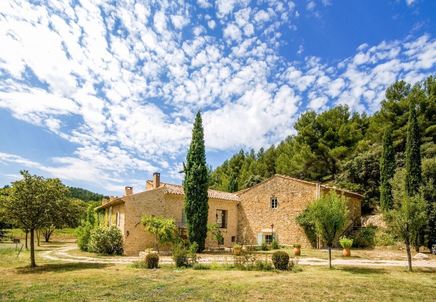 Beautiful 5 bedroom Provencal Farmhouse with Pool