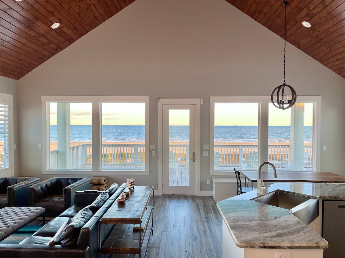 Beautiful Beachfront Home - Whitecaps Beach House!