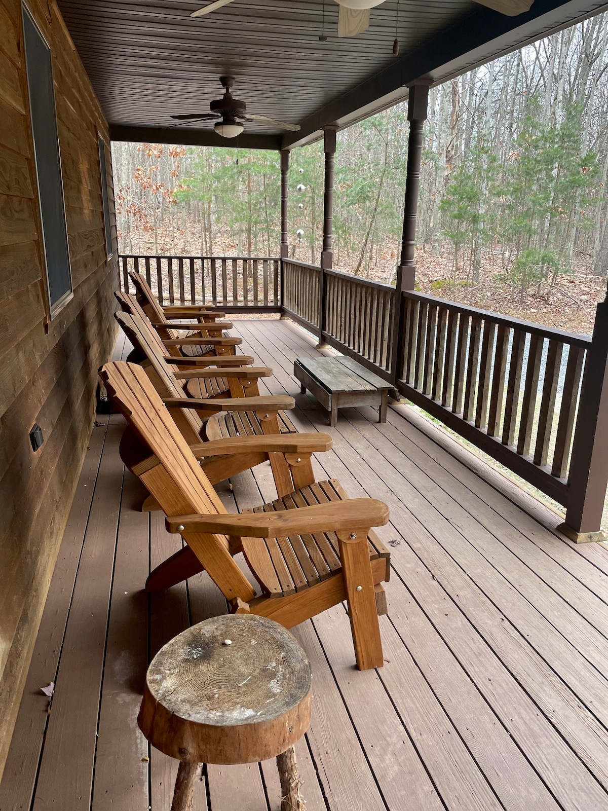 The Hideaway~Remote Cabin ~Hot Tub~Fast Internet!