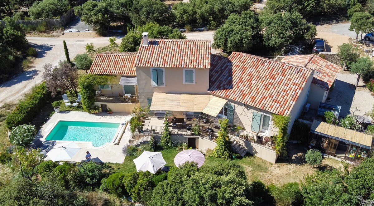 Belle villa avec piscine et vue sur le Luberon