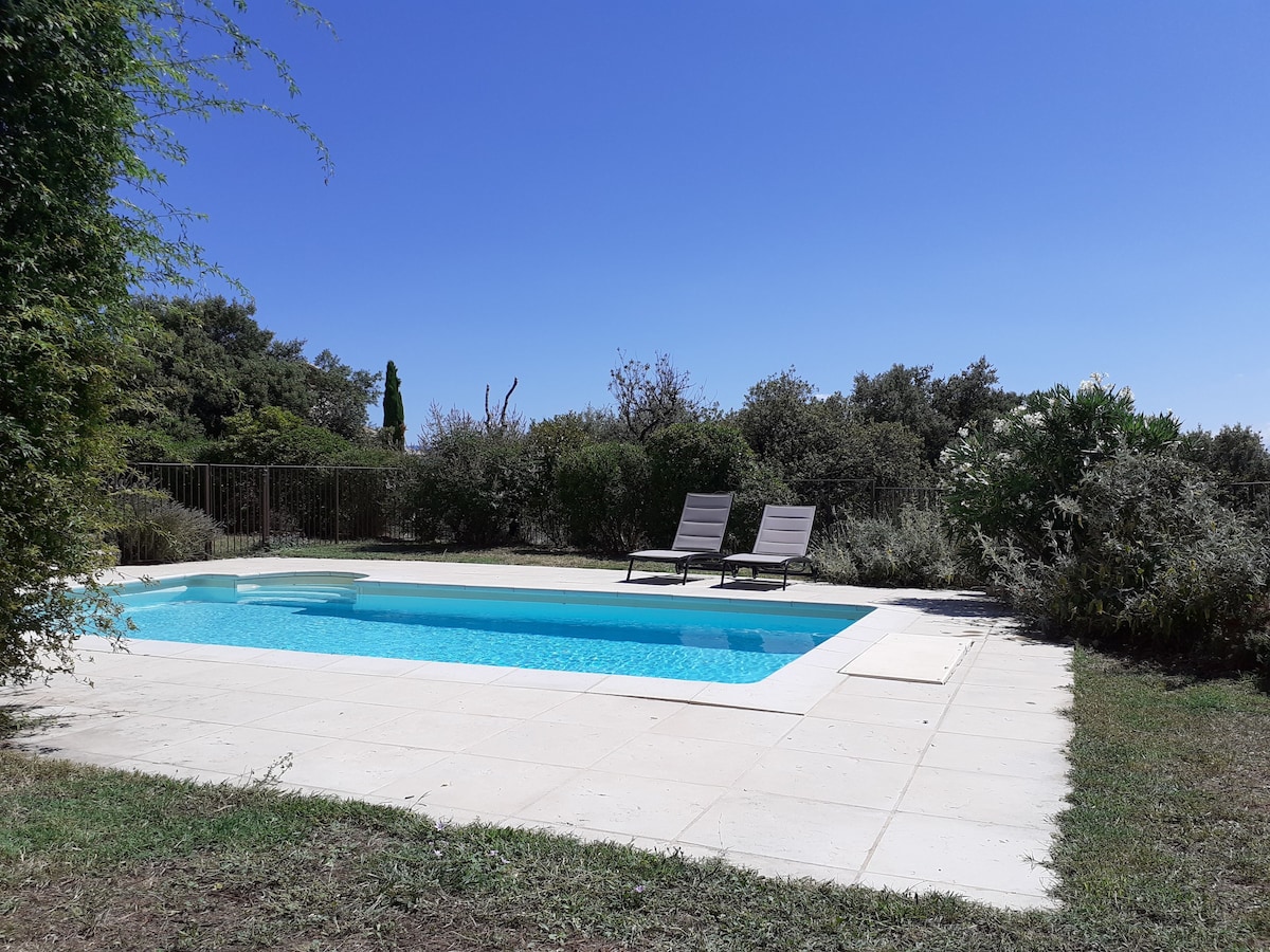 Belle villa avec piscine et vue sur le Luberon