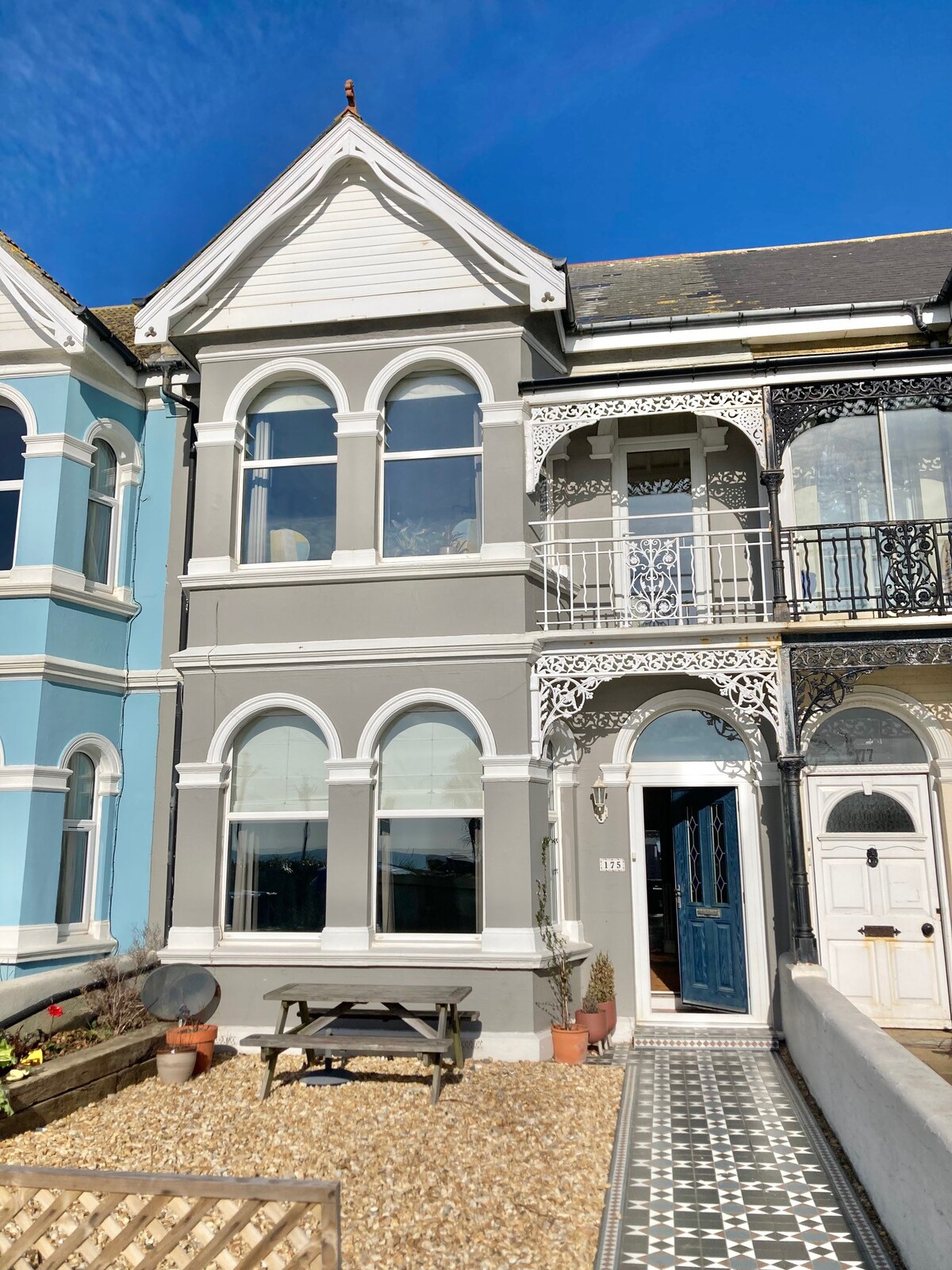 3 bed, Victorian house right on Worthing seafront