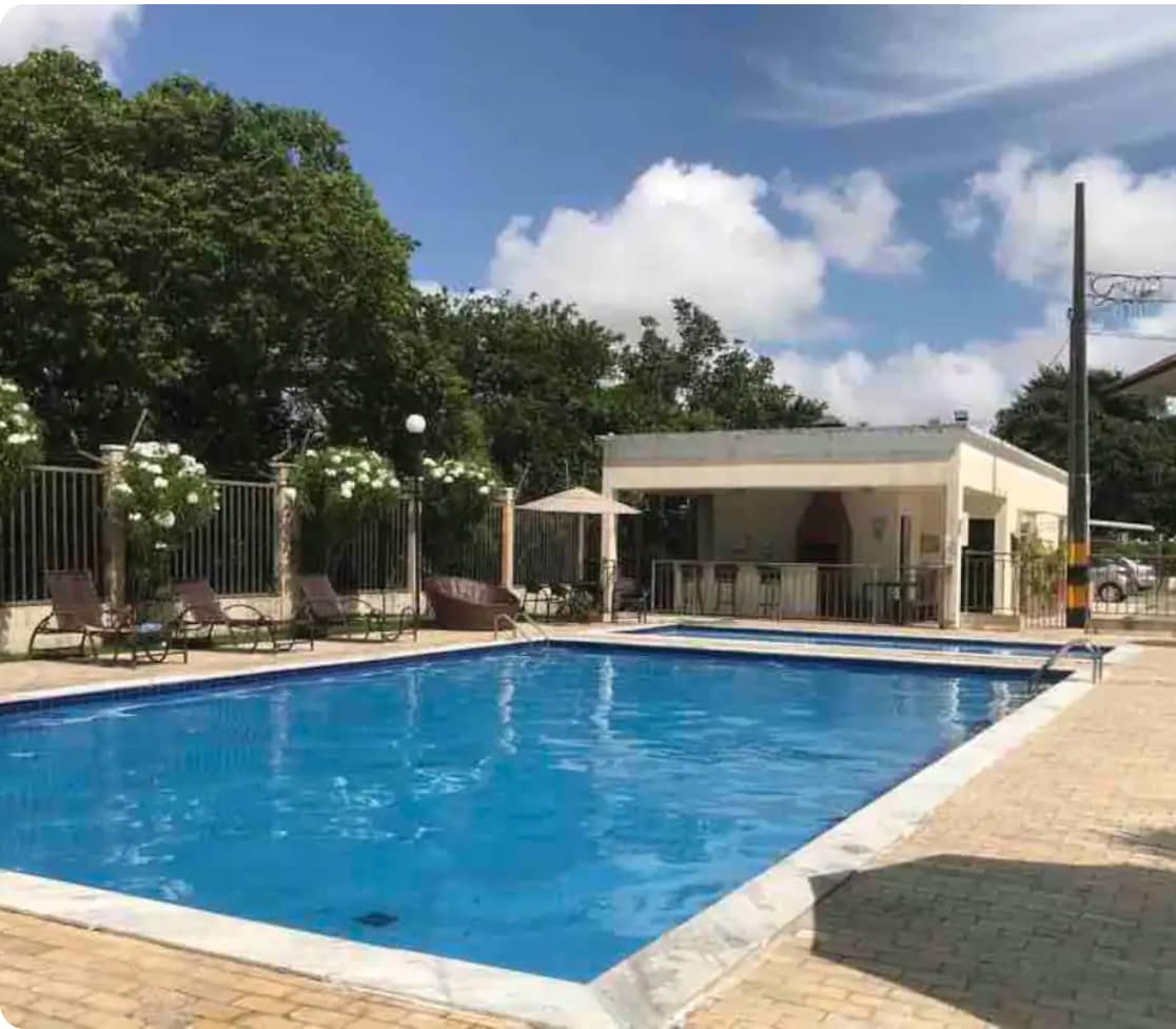 Apartamento encantador com piscina e area privada