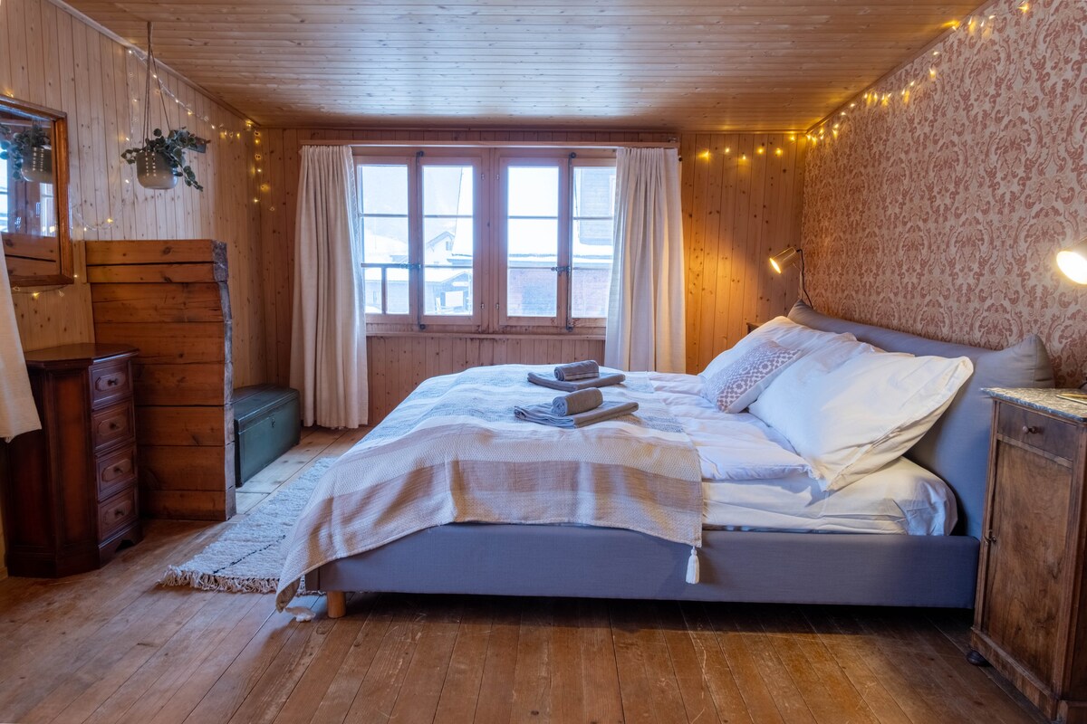 位于Kandersteg度假木屋的舒适公寓