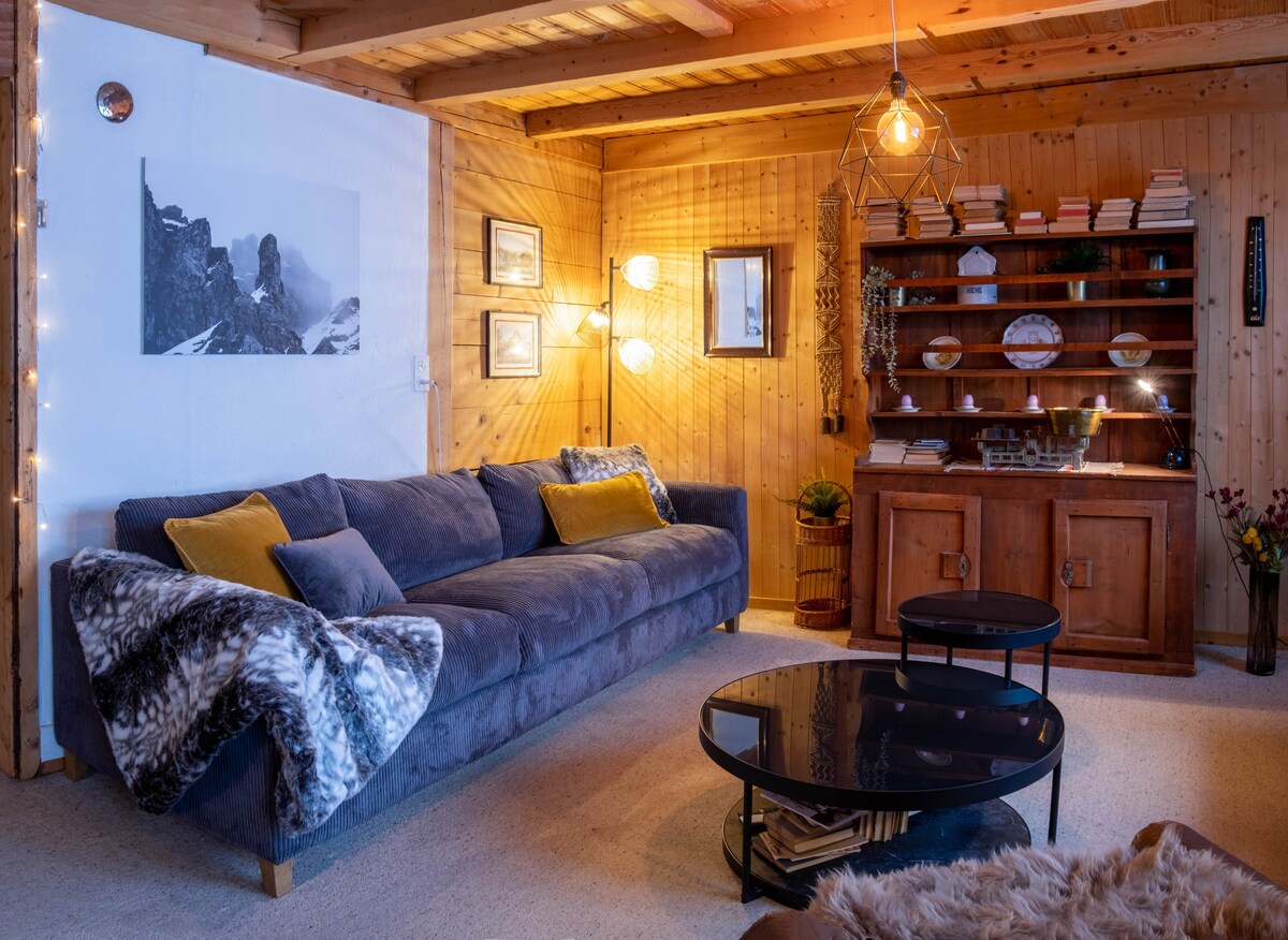 位于Kandersteg度假木屋的舒适公寓
