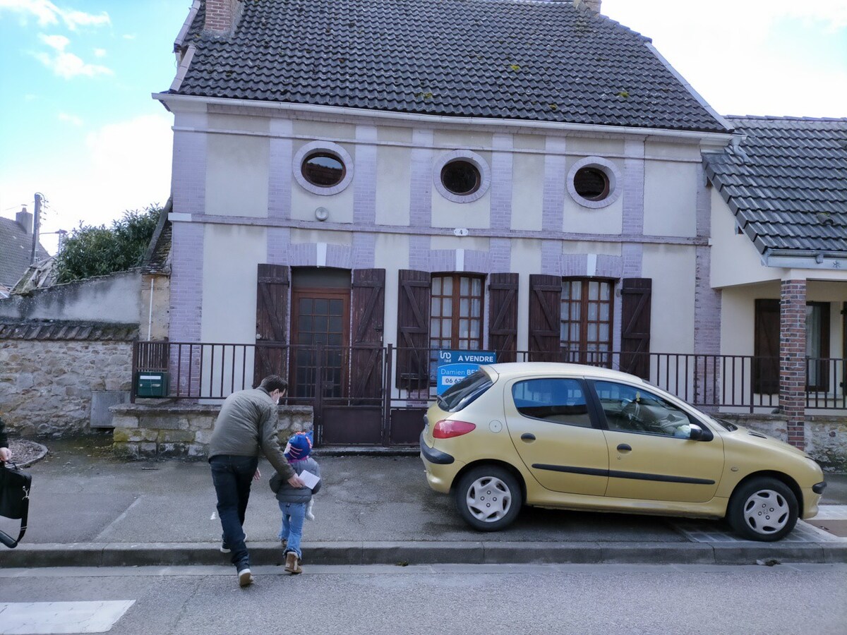 Chambre avec toilette privée et parking gratuit