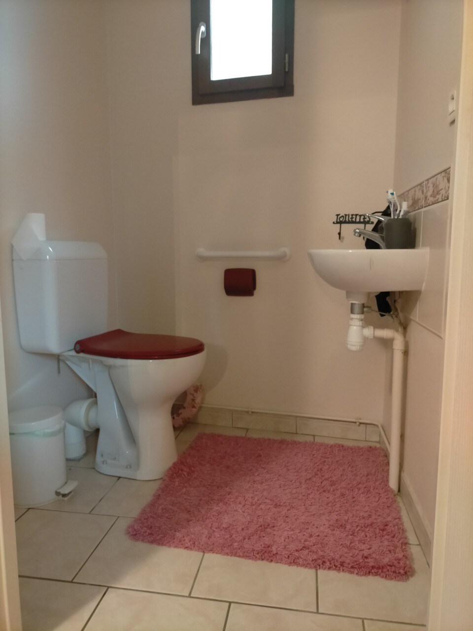 Chambre avec toilette privée et parking gratuit