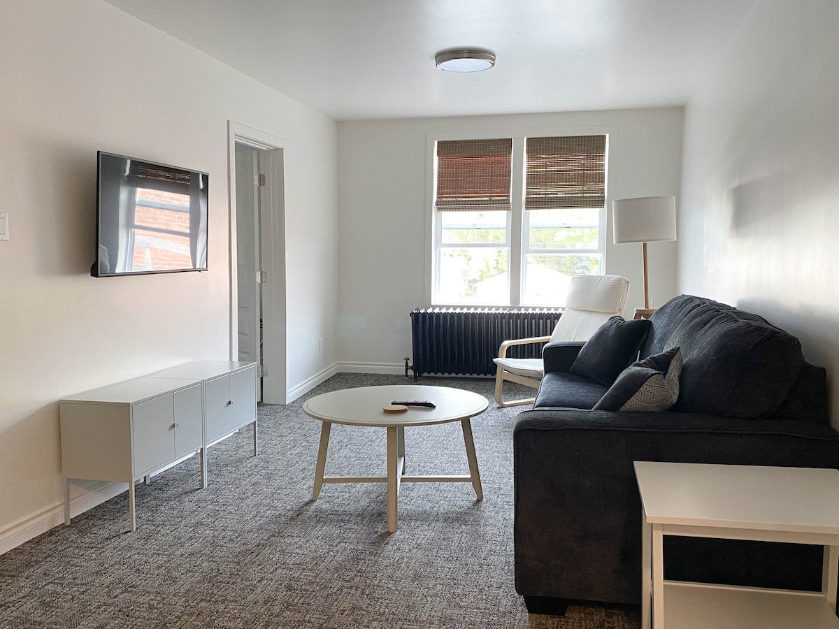 Renovated 1 - Bedroom Downtown