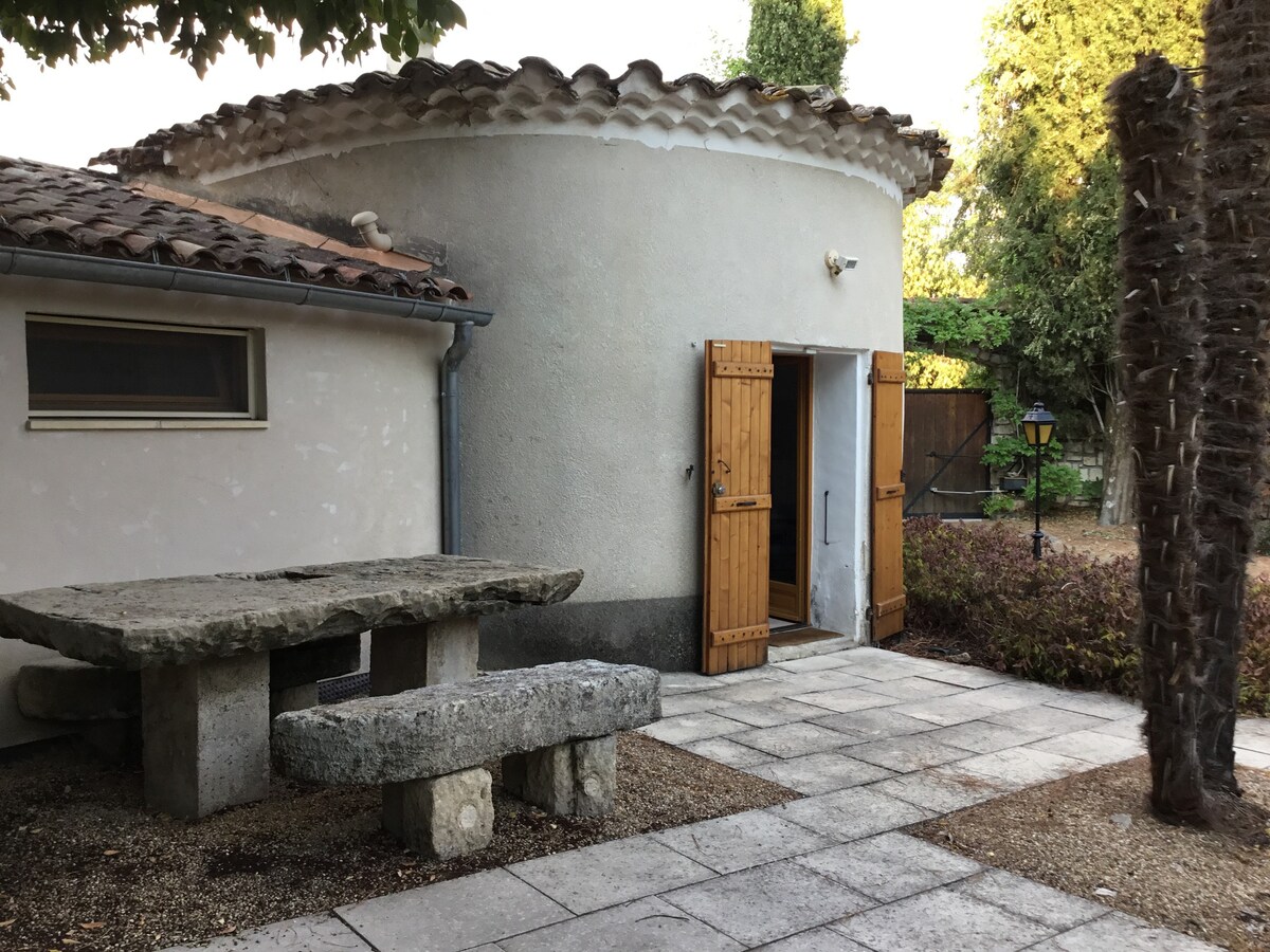 Forcalquier: jolie petite maison indépendante