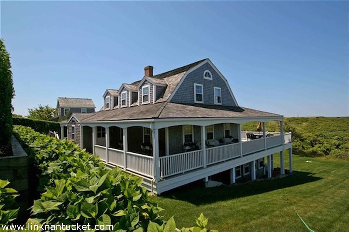 Classic 5 bed/4 bath Nantucket Home