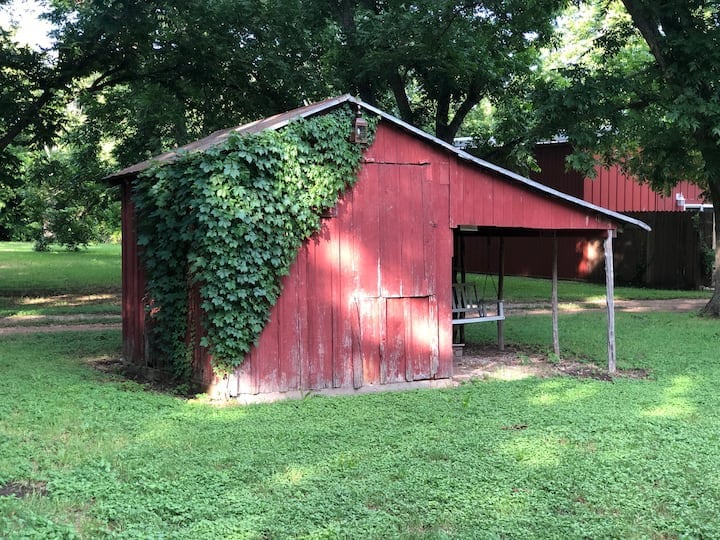 3 Houses 30 guests Country 14 acre Pecan Orchard