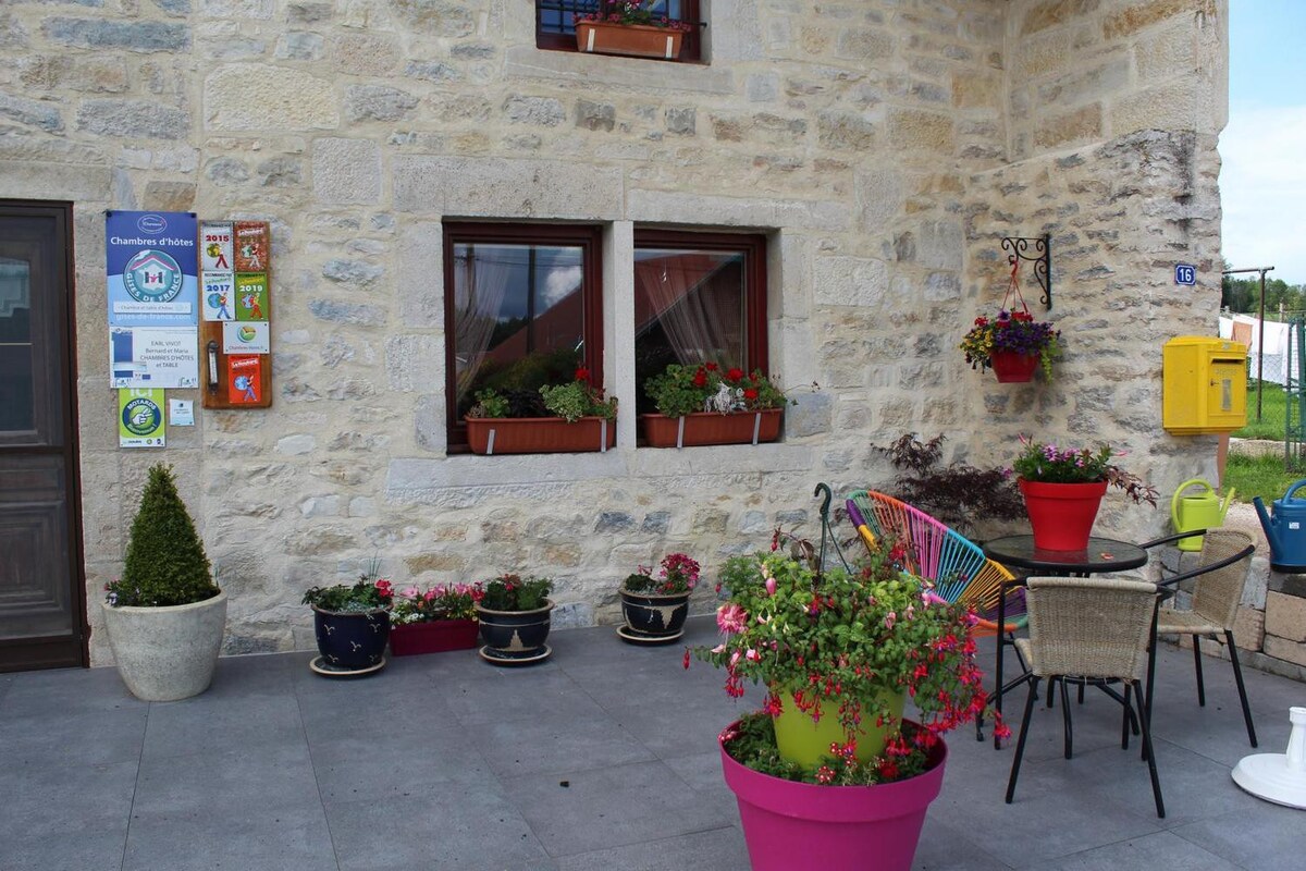 Belle ferme ,montagne du  Jura,  Haut Doubs