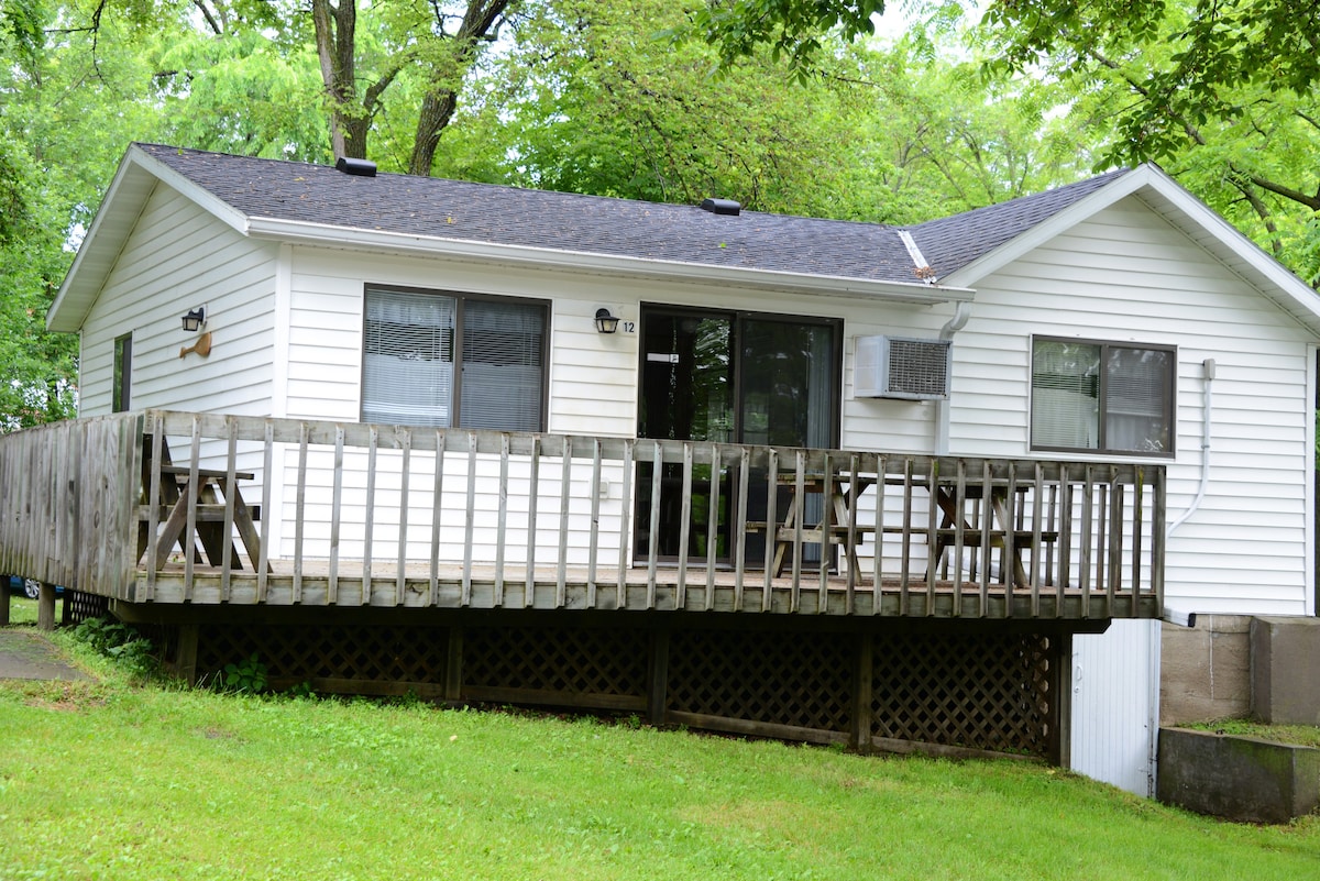 Carefree Days - 3 Bedroom Cabin with Lake View!
