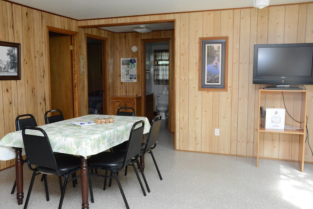 Carefree Days - 3 Bedroom Cabin with Lake View!