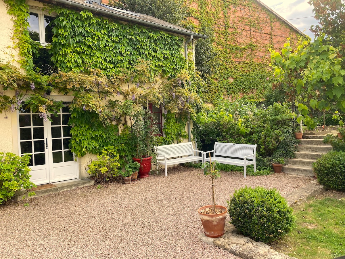 Logis indépendant avec grande salle de réception