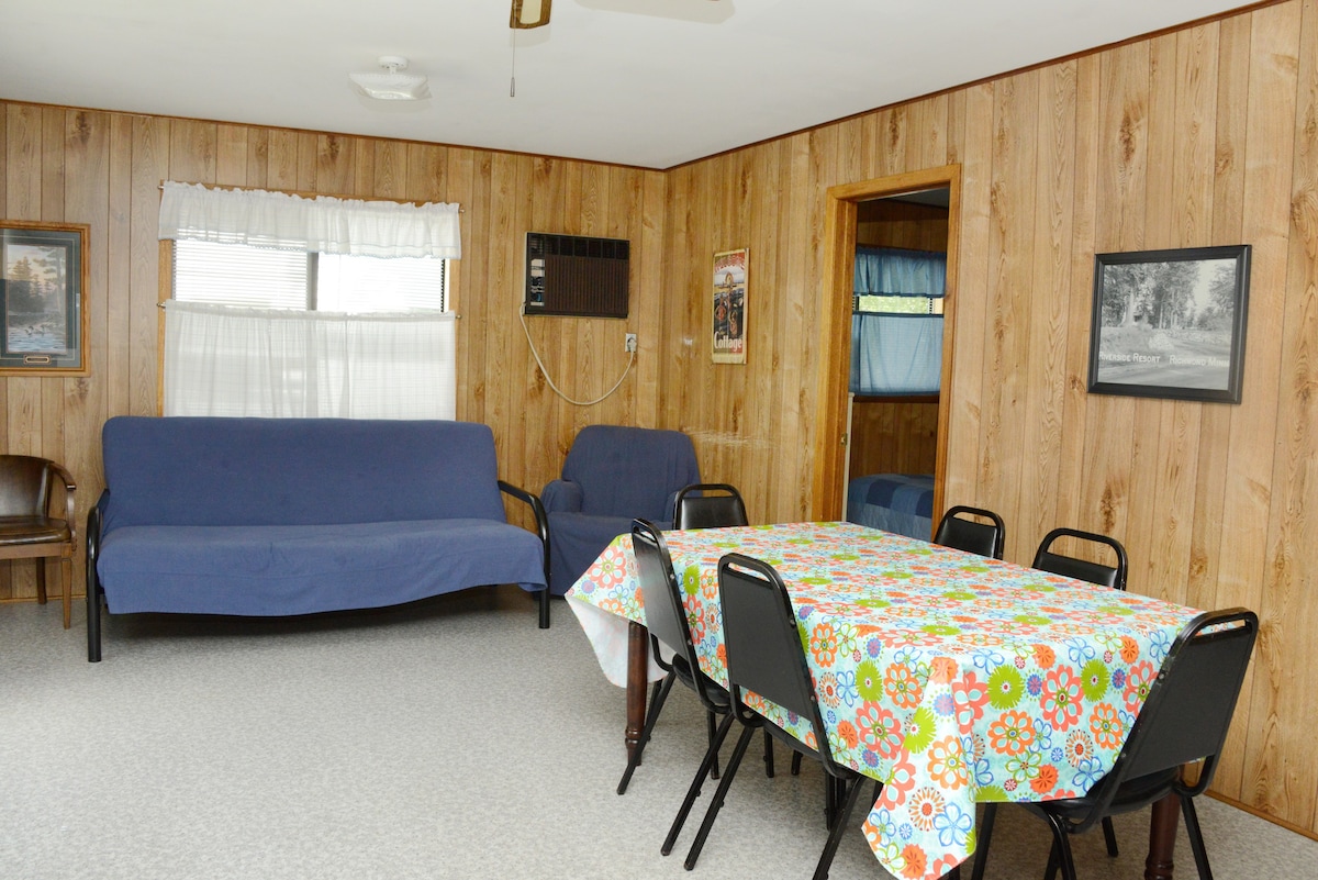 Sunset Bay - 3 Bedroom Cabin with Lake View!