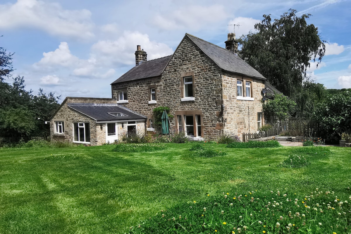 Yew Tree Farmhouse - spacious 3-4 bedroom house