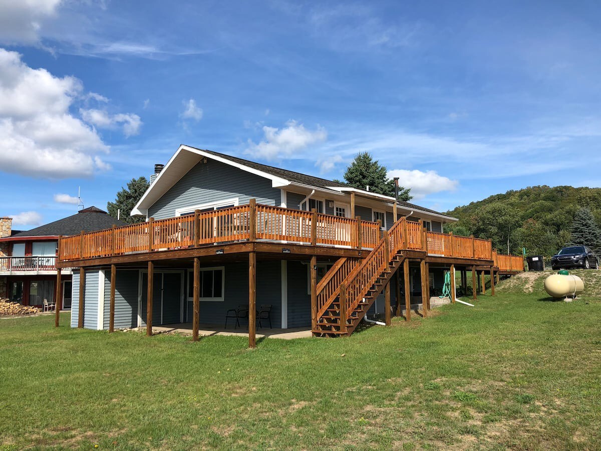 4BR Cabin: Private Hot Tub, Pool & Fireplace