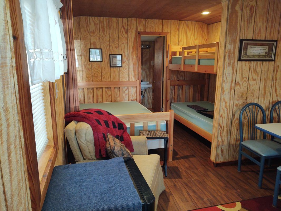Tulip Cabin, Country Charm Campground