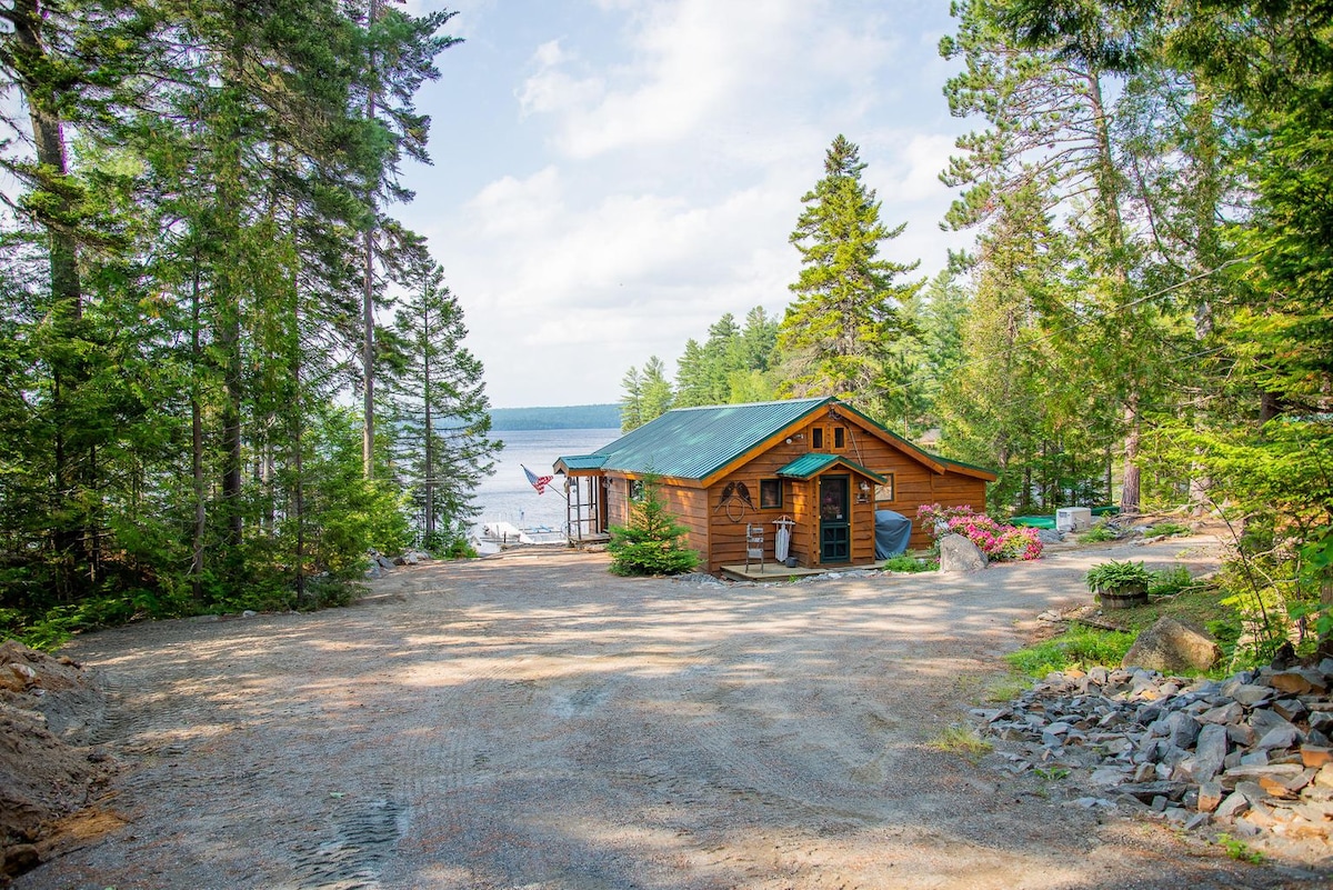 湖畔营地，可欣赏卡塔赫丁山的美景