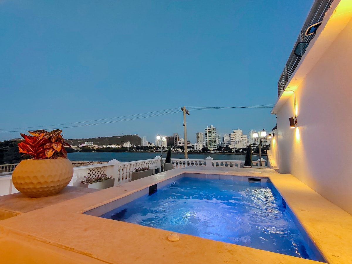 Luxury downtown house with Jacuzzi and Rooftop