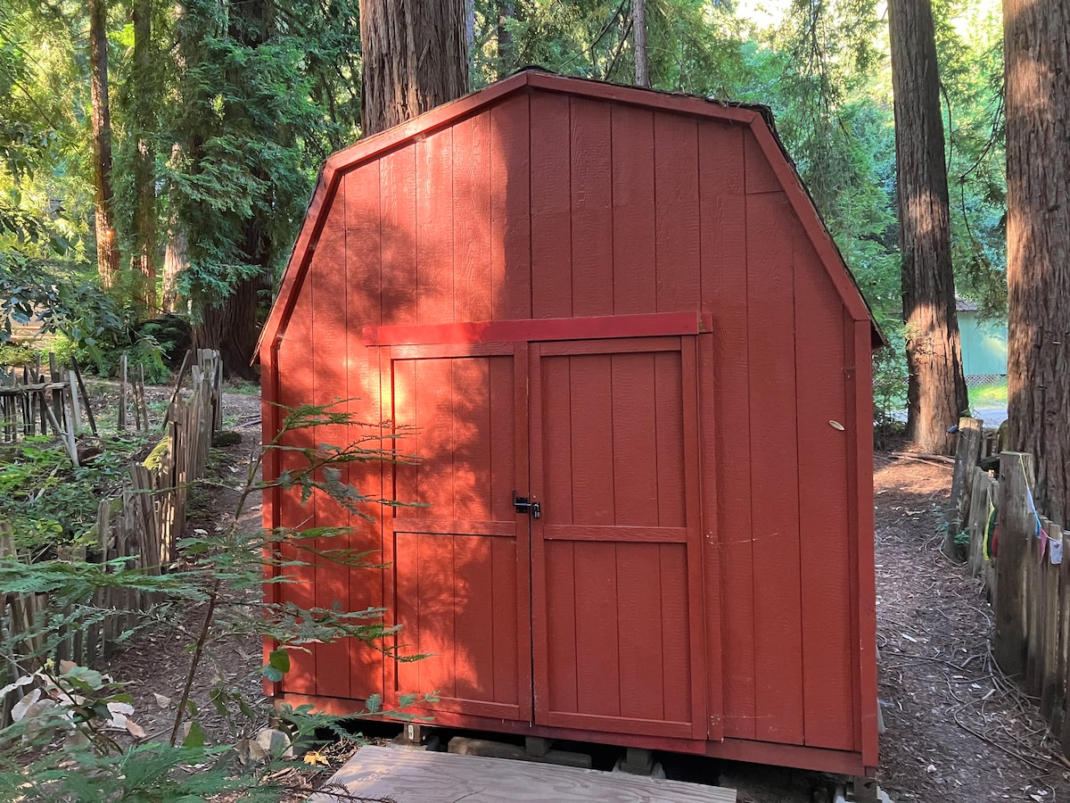 45英亩Redwood Retreat的僻静小禅室