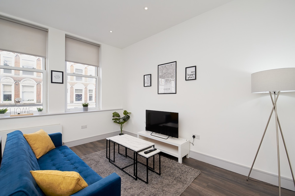 High spec 2 Bed apartment w/parking available