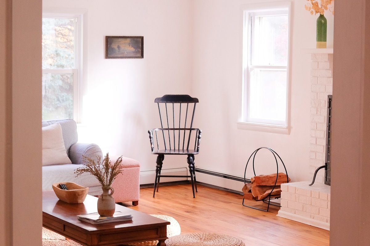 Cheerful 3-bedroom cottage with indoor fireplace