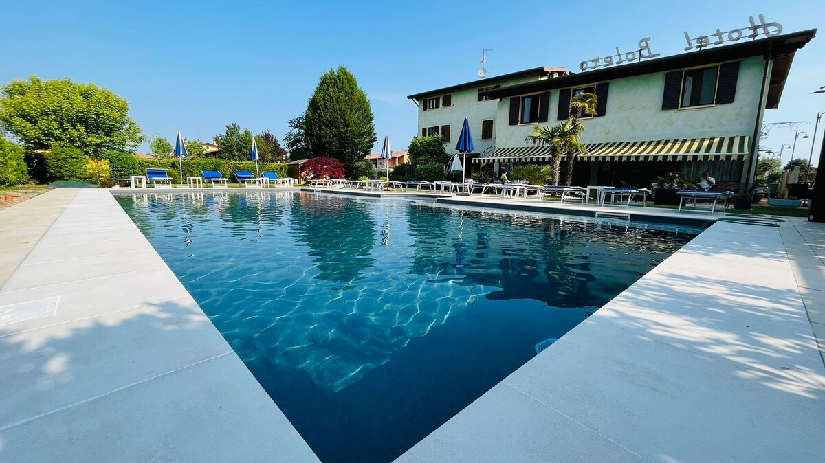 Bolero酒店-泳池-花园-停车场