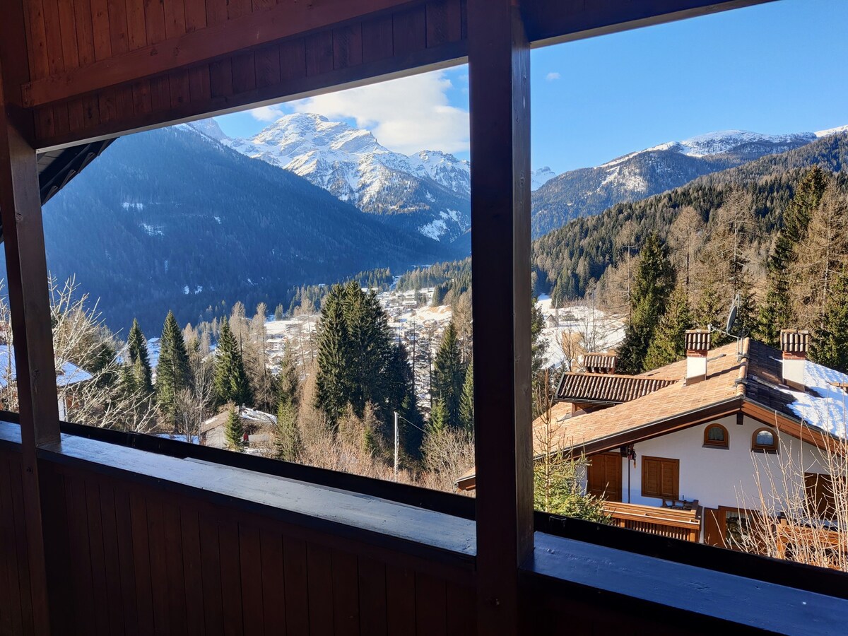 Falcade Dolomiti-La Quiete Mansarda panoramica