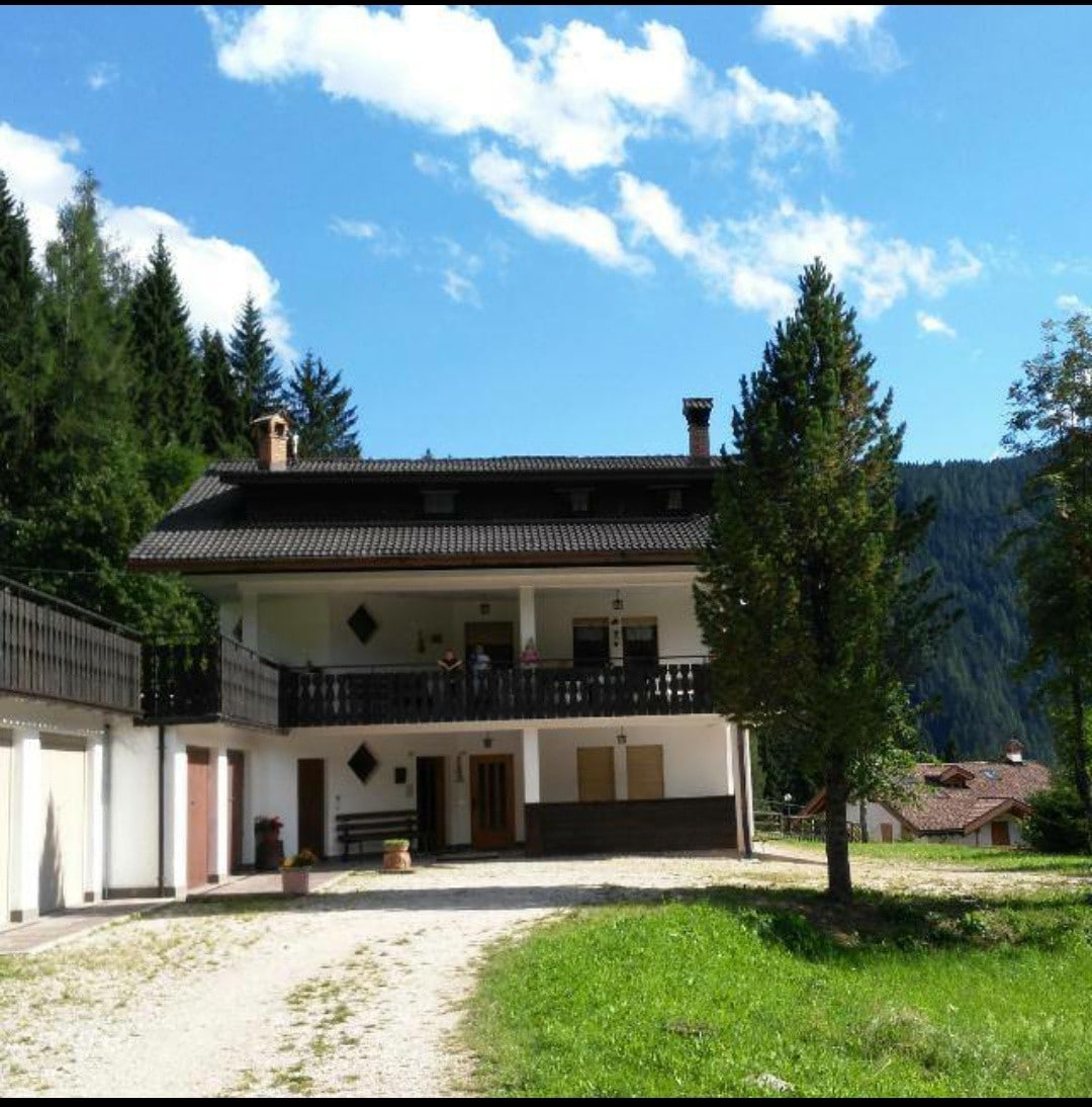 Falcade Dolomiti-La Quiete Mansarda panoramica