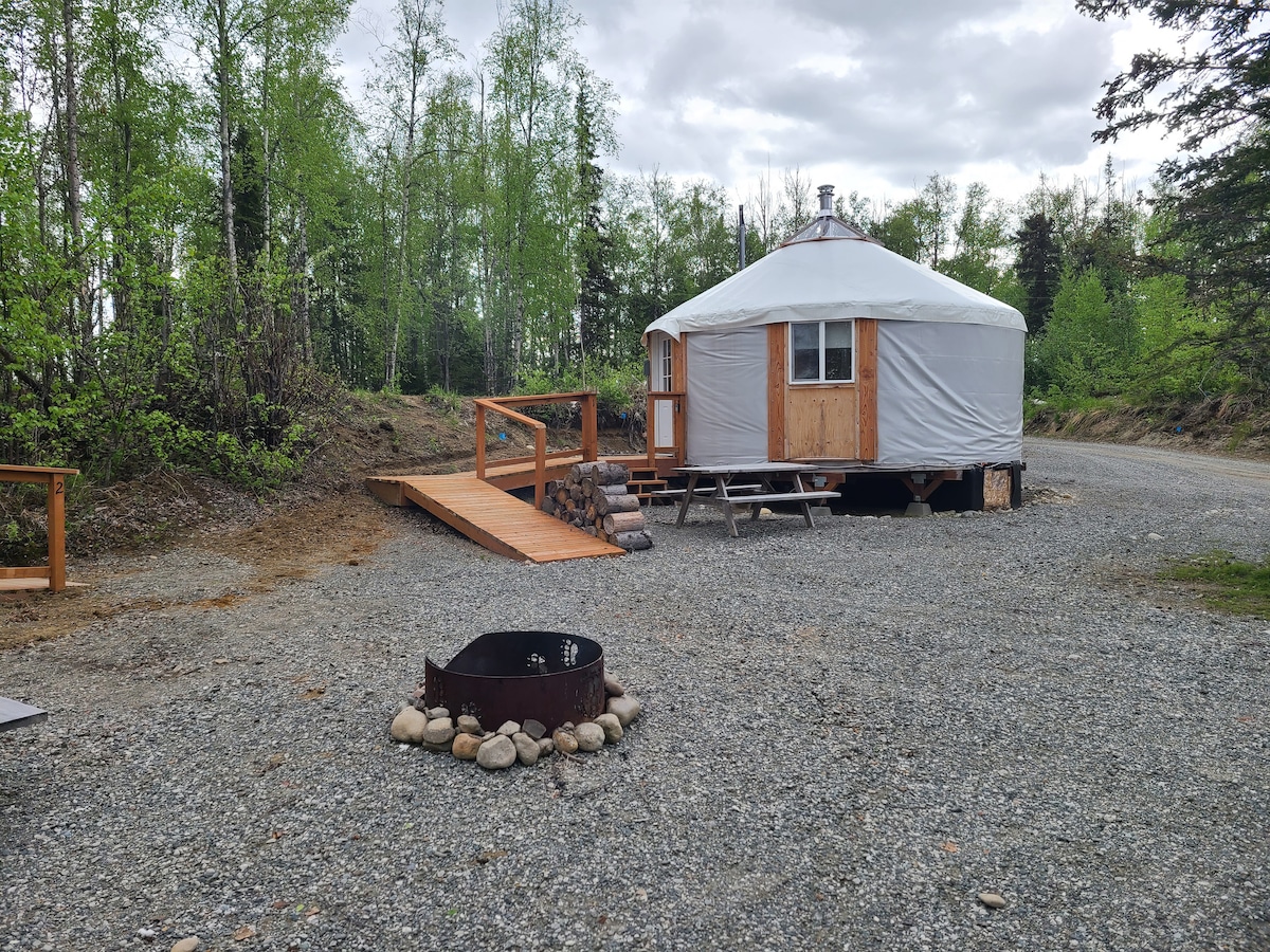 Fully-furnished Kobuk Yurt 1 🌲   at AK Dogstead