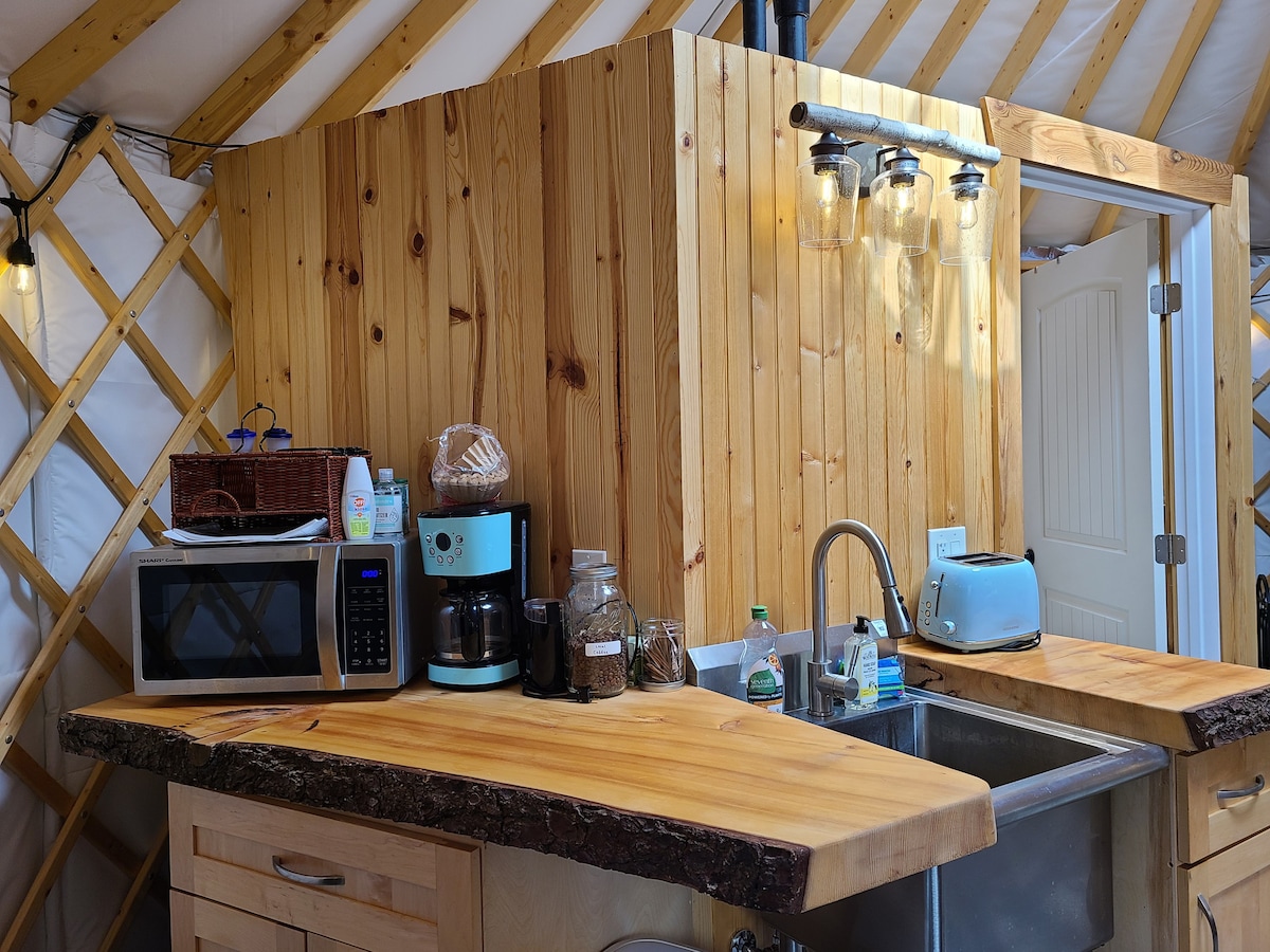 Fully-furnished Kobuk Yurt 1 🌲   at AK Dogstead