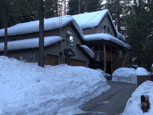 车库上方的Tahoe单间公寓小木屋，可睡4人