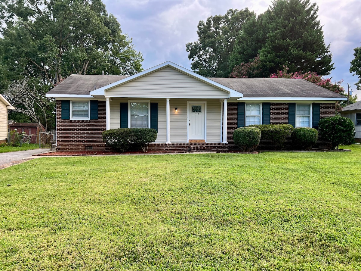 Cozy Home in Central Location, Gboro & High Point!