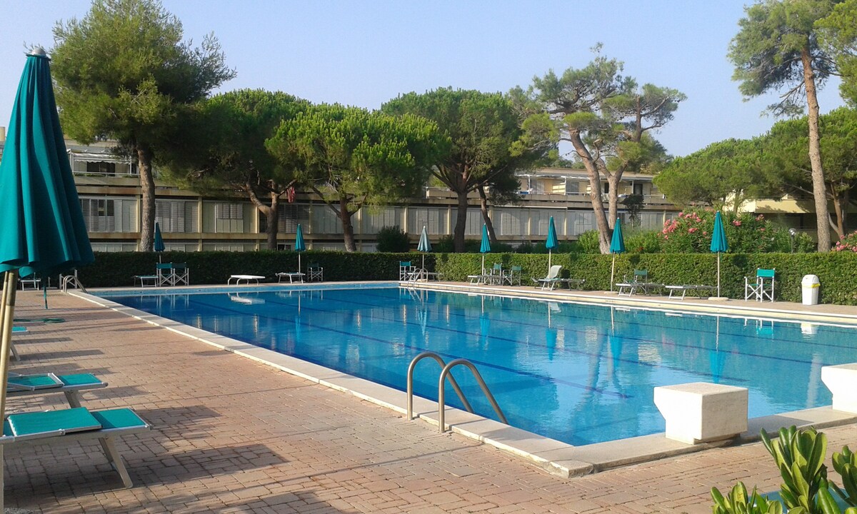 Villetta nel verde, piscina condominiale