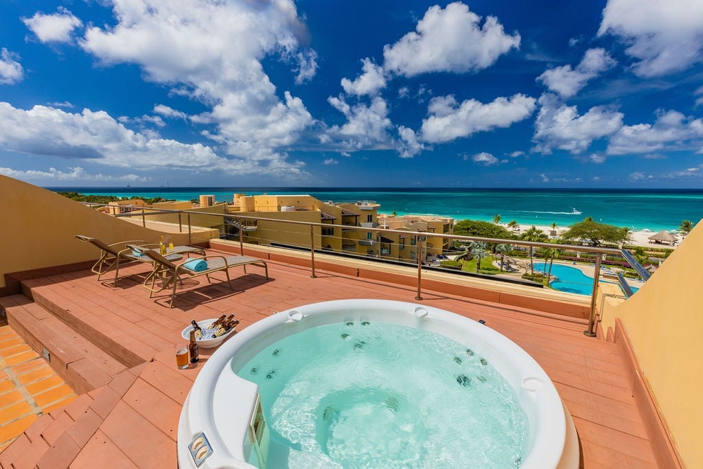 4BR OceanFront Penthouse w/ Rooftop, HotTub, View