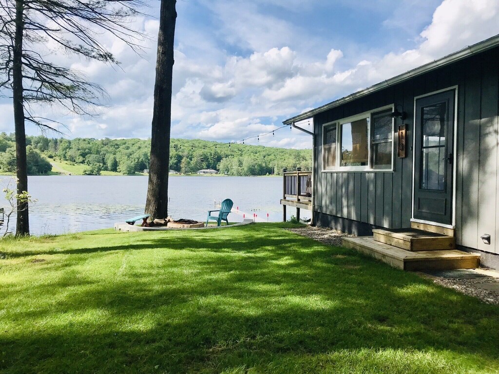 贝塞尔森林（ Bethel Woods ）附近的湖滨度假屋