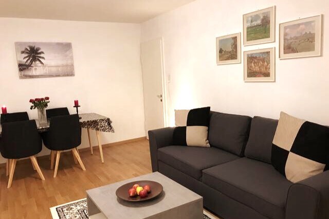配备家具的现代4.5间客房公寓@ Glattbrugg