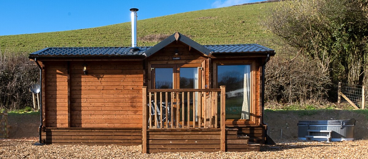 Luxury Welsh Lodge with Hot Tub and Log Burner