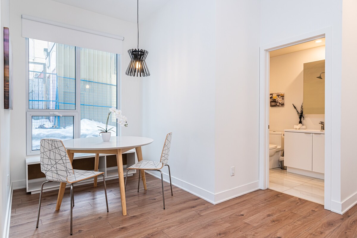 Corporate & Modern~ 1BR ideal for professionals